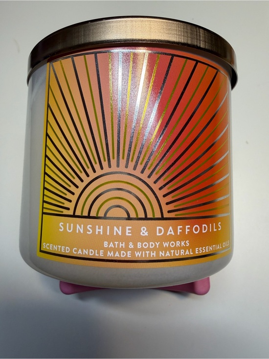 Bath & Body Works Other - Bath & Body Works Sunshine & Daffodils Scented Candle - Yellow & Orange
